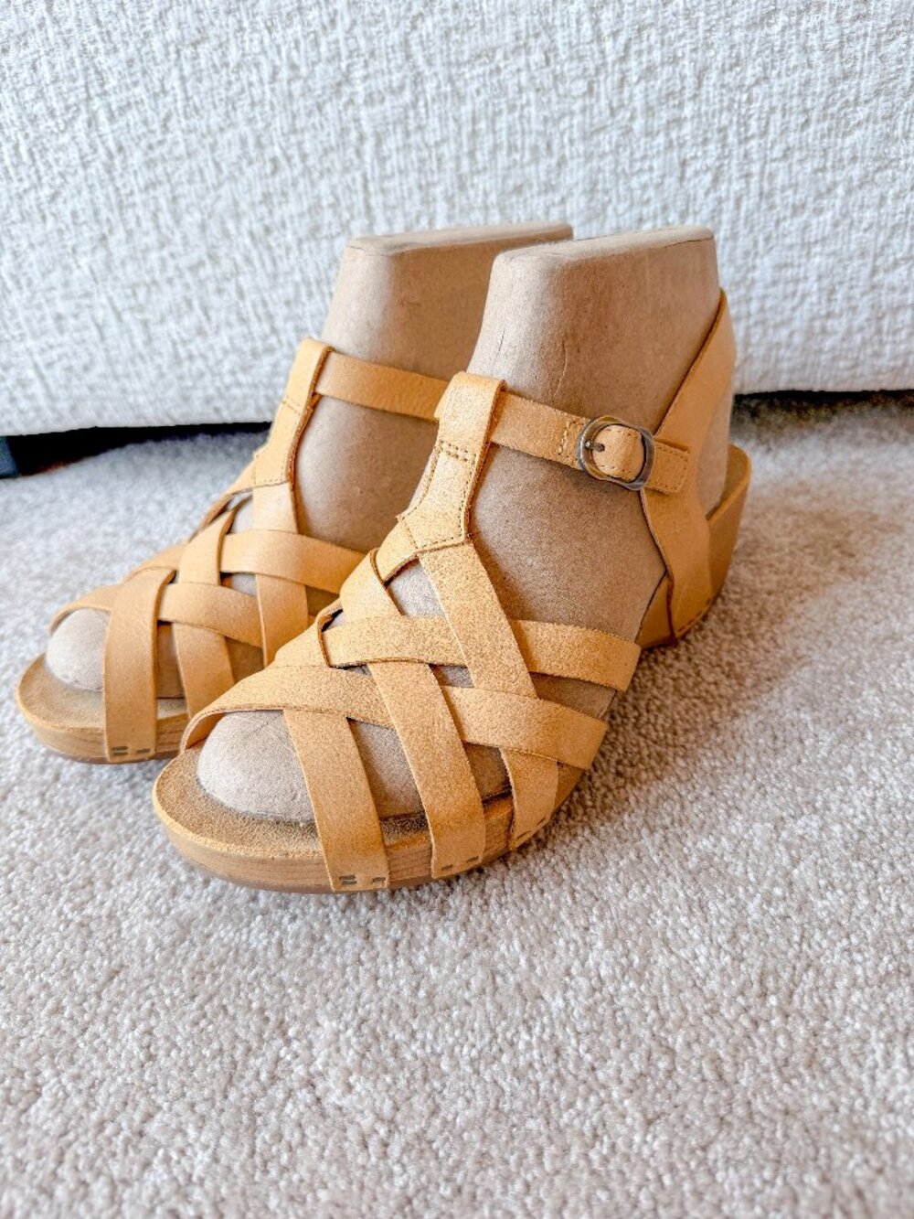 Dansko Women's Tinley Wedge Leather Sandal Tan Milled Burnished - Size 40